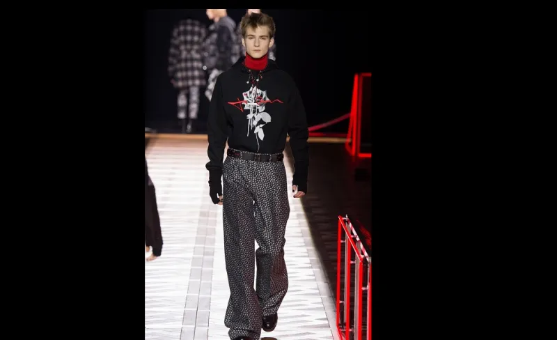 أناقة السبعينات تملي تصاميم الموسم