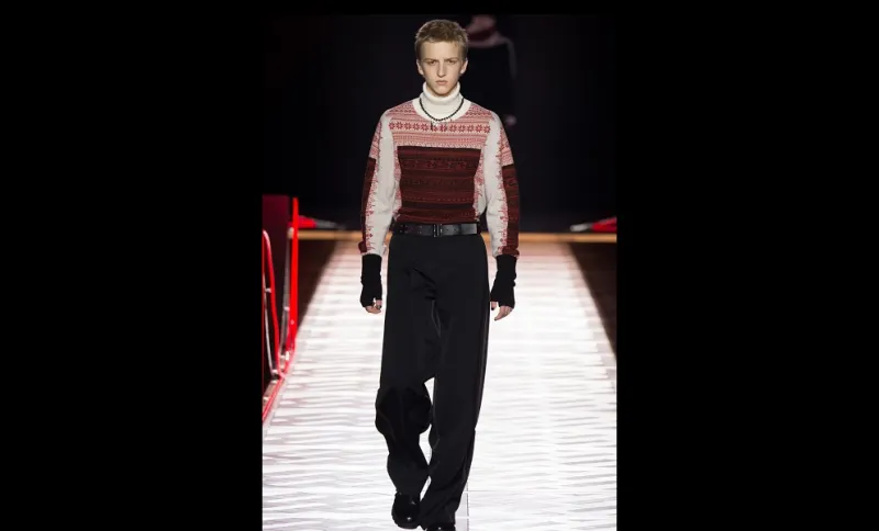 أناقة السبعينات تملي تصاميم الموسم