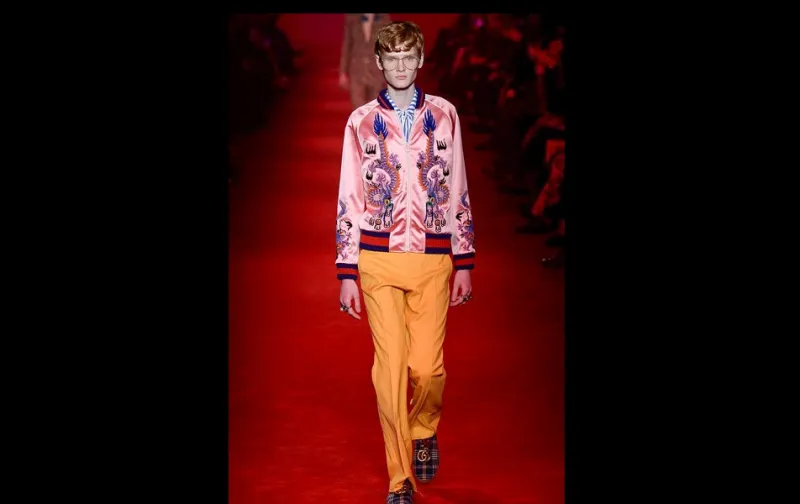 أناقة السبعينات تملي تصاميم الموسم