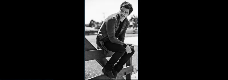 اناقة الممثل الاميركي بيدرو باسكال تحت مجهر الرجل