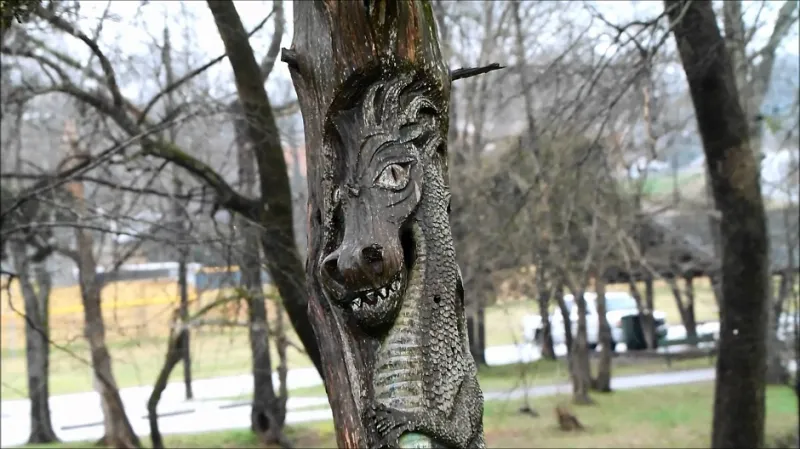 الأشجار المنحوتة في منتزه أور