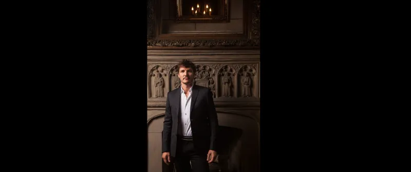 اناقة الممثل الاميركي بيدرو باسكال تحت مجهر الرجل