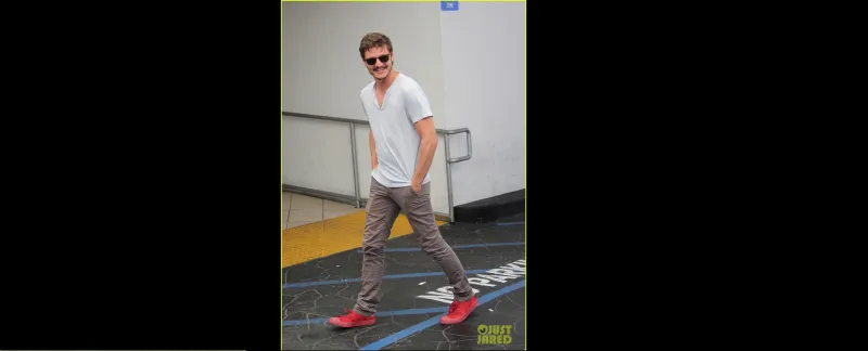 اناقة الممثل الاميركي بيدرو باسكال تحت مجهر الرجل