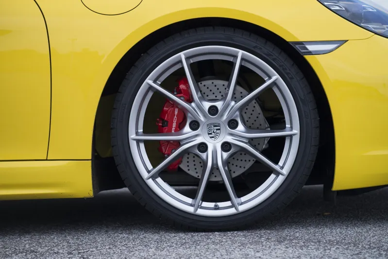 بورش 718 كايمان قوة جامحة في حجم مدمج