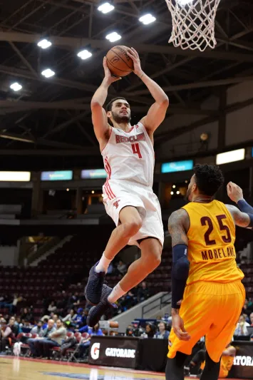 من هو المصري نجم إن بي إيه الامريكية للناشئين