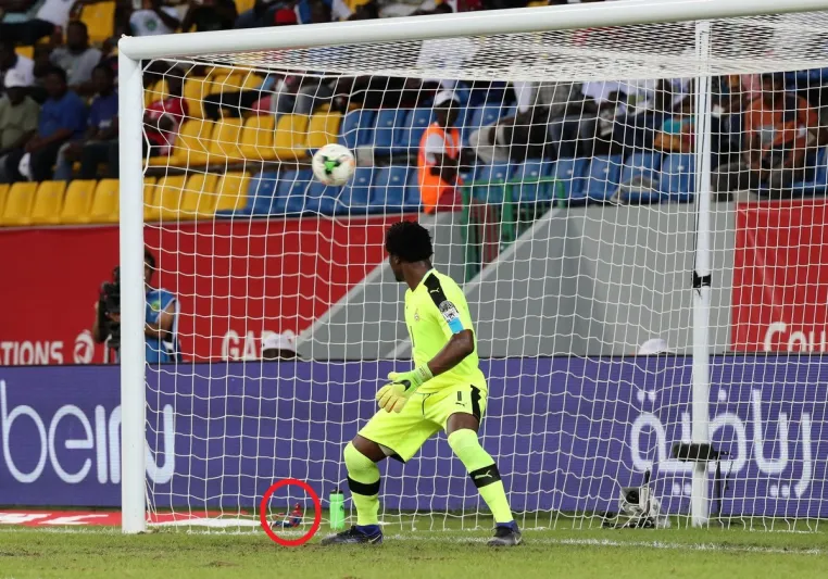 ما سبب التواجد الدائم "للرجل العنكبوت" خلف مرمى المنتخب الغاني ؟!