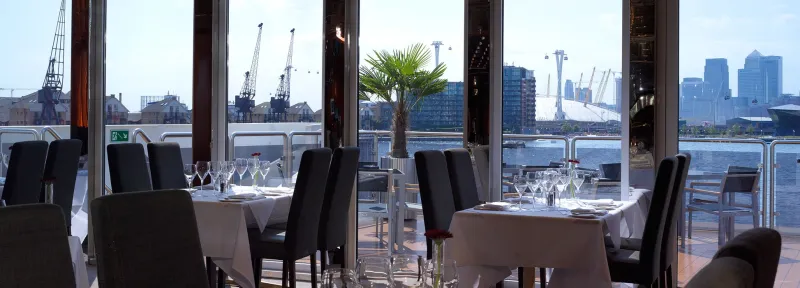 فندق لندني عائم في حوض فيكتوريا.. عندما تبحث عن الرقي والاسترخاء