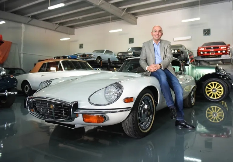 نوستالجيا تطلق أول صالة عرض سيارات كلاسيكية متعددة الأغراض في الإمارات