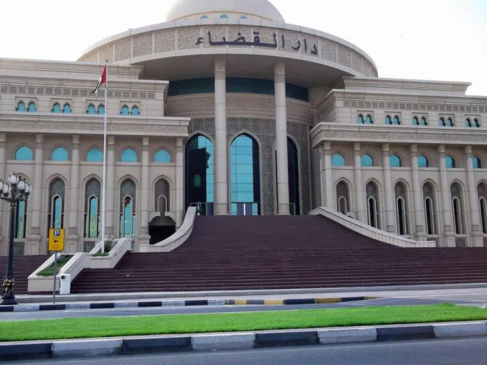 الإعدام لخادمتين قتلتا سائقاً خنقا بسلك هاتف في الشارقة