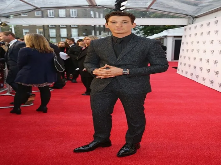 مقتطفات من أرقى بدلات النجوم في الاحتفالات (صور)