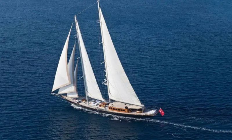 امتلك يخت «جيمس بوند» الشهير.. المواصفات وخطوات الشراء