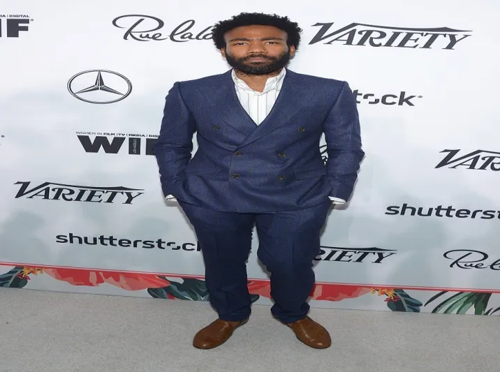 مقتطفات من أرقى بدلات النجوم في الاحتفالات (صور)