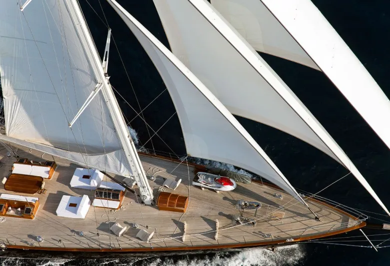 امتلك يخت «جيمس بوند» الشهير.. المواصفات وخطوات الشراء