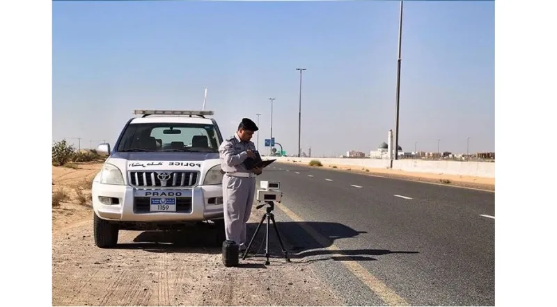 الشارقة بدء تطبيق القرار الخاص بتخفيض السرعة على طريق مليحة