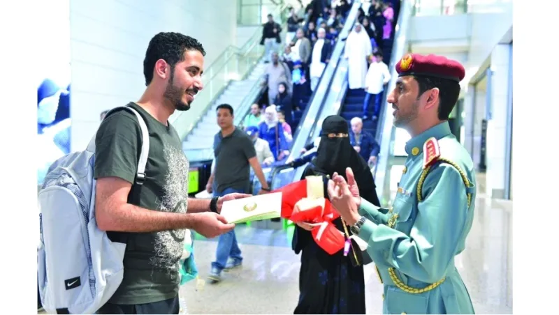 إقامة دبي تفاجئ مغرّداً سعودياً باستقباله في شهر العسل