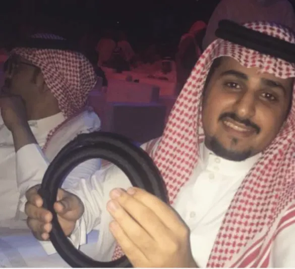 ملتقط عقال محمد عبده يرفض بيعه بنصف مليون.. فما السبب؟