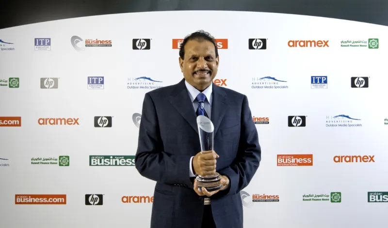 شاهد| موكب وصول الملياردير الهندي مالك أسواق الولو لمدينة حائل