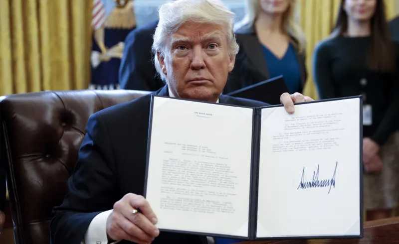 اكتب أمراً وسيعلن ترامب عن تنفيذه خلال ثوانٍ.. جرب الآن