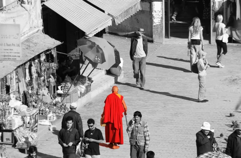 القبض على راهب بوذي أخفى ما لا يمكن تخيله