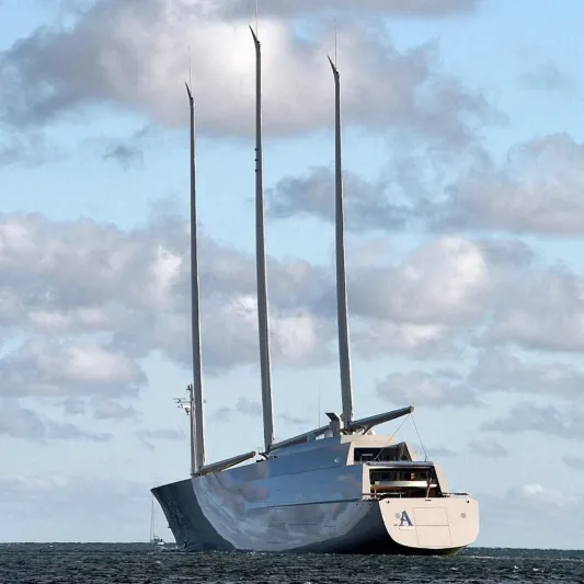 أكبر يخت في العالم بـ450 مليون دولار.. تعرف على مالكه (فيديو وصور)