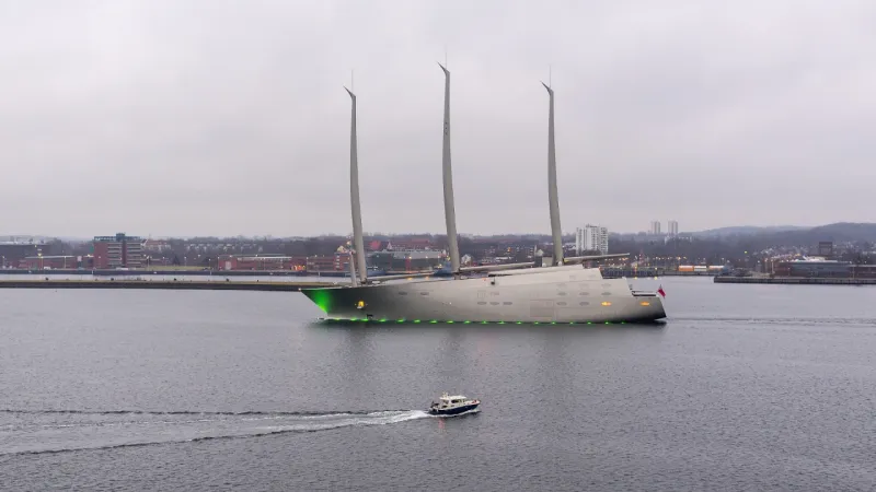 أكبر يخت في العالم بـ450 مليون دولار.. تعرف على مالكه (فيديو وصور)