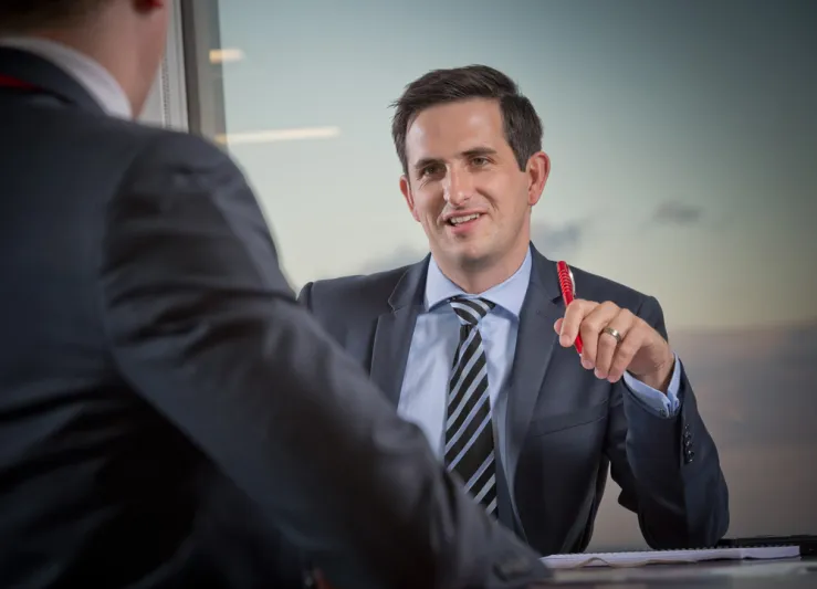 كيف يمكنك التفاخر بدون أن تبدو متعجرفاً؟.. إليك الطرق