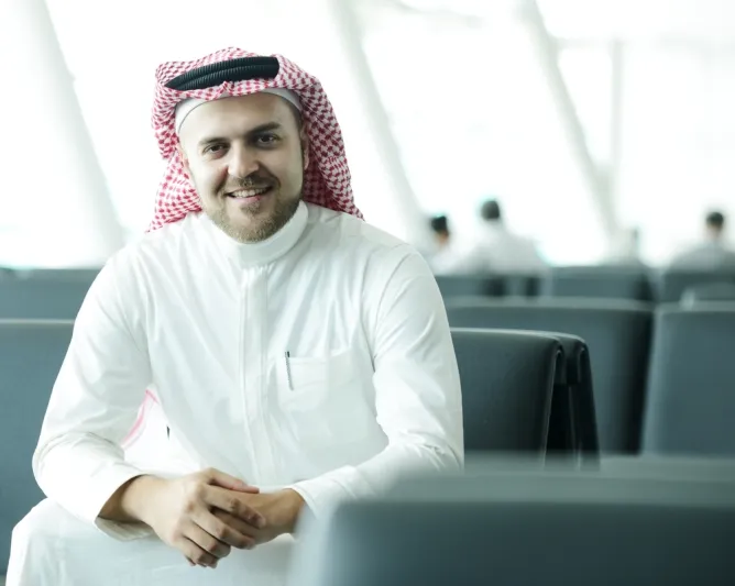 شيخ قطري يسأل عن أفضل جراح في سويسرا فيتفاجأ بطبيب سعودي (فيديو)