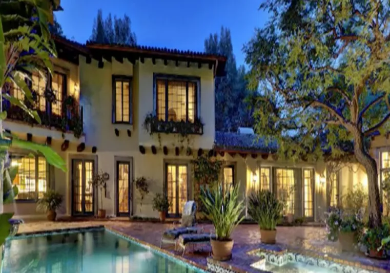 هكذا ينفق جوني ديب ثروته الطائلة.. «281 مليون ريال على المنازل فقط!»