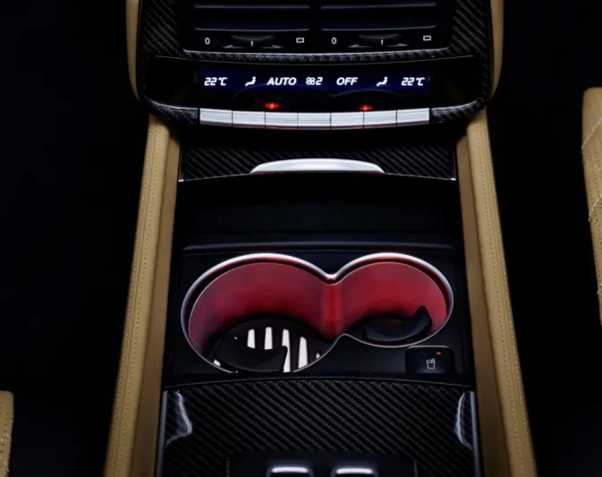 مرسيدس تطلق مايباخ G650 landaulet.. سيارة الأغنياء والقادة (صور)