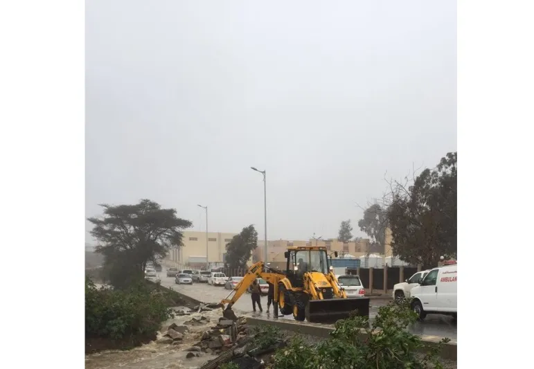 وزير الشؤون البلدية والقروية يتابع أمطار عسير