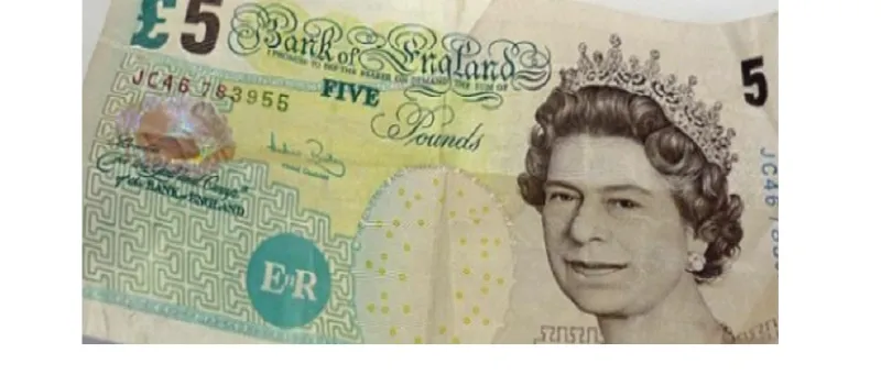 بنك إنجلترا لن يتم سحب الأوراق النقدية فئة 5 جنيهات التي تحتوي على دهون