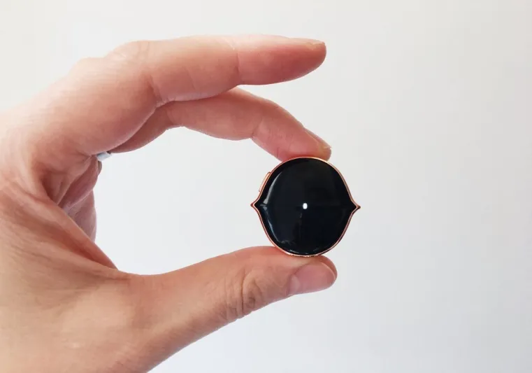 جهاز Senstone.. في حجم العملة المعدنية ولكنه أروع مما تتخيل (صور)