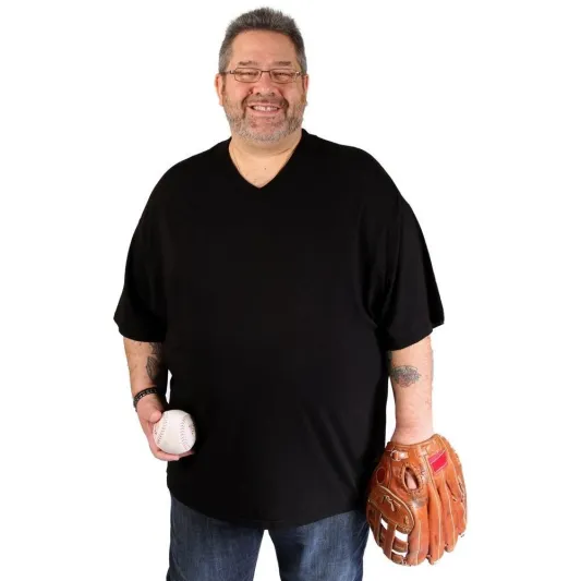 8 أنواع من الملابس تشوّه إطلالة الرجل الممتلئ