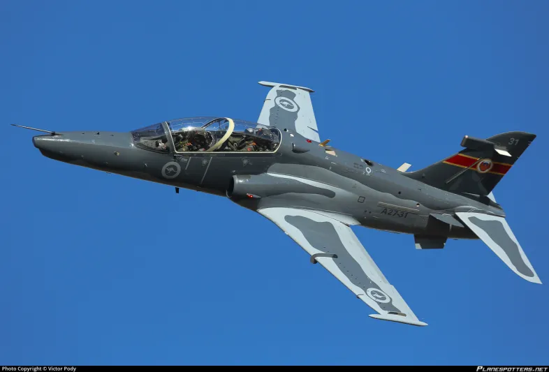 فيديو من فوق الغيوم مقاتلات ألمانية تعترض طائرة هندية