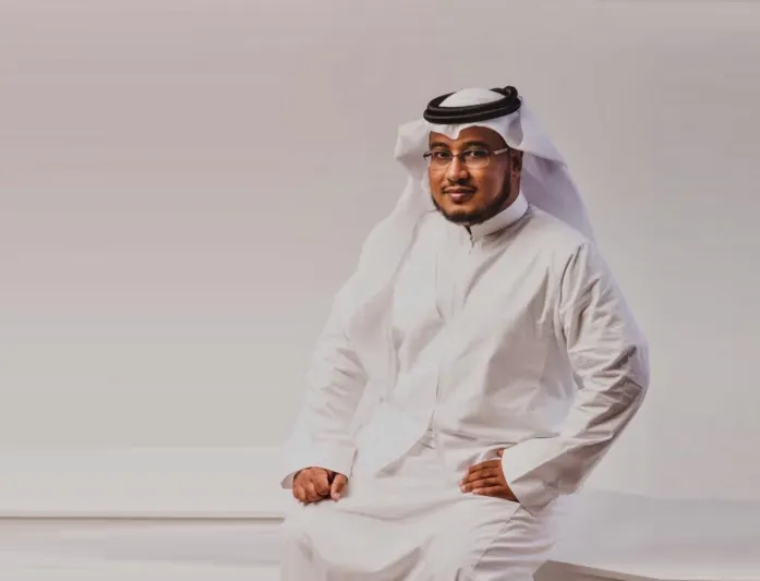 ماذا تعرف عن صاحب صوت «دعاء السفر» على متن الخطوط السعودية؟