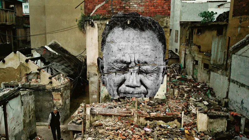 «جان رينيه» موهبة تتعدى حدود التعبير.. شاهد إبداعه في الرسم