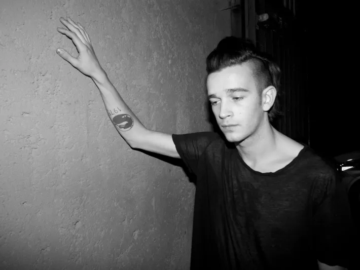 لماذا نضحك.. نخطئ.. نبكي؟.. 15 شيئاً يفعلها البشر وتفسيرها العلمي