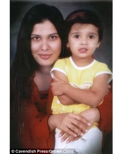 الغيرة تدفع سيدة لتشويه وجه صديقتها