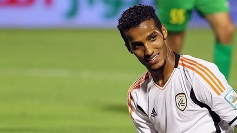 شاهد| نايف الهزازي يحرج أحد المتعصبين: «قفشتك»