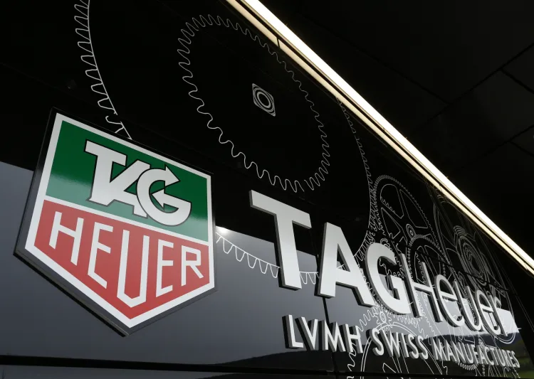 الكشف عن إصدار خاص لساعتي TAG Heuer الحصريتين لفريق مانشستر يونايتد