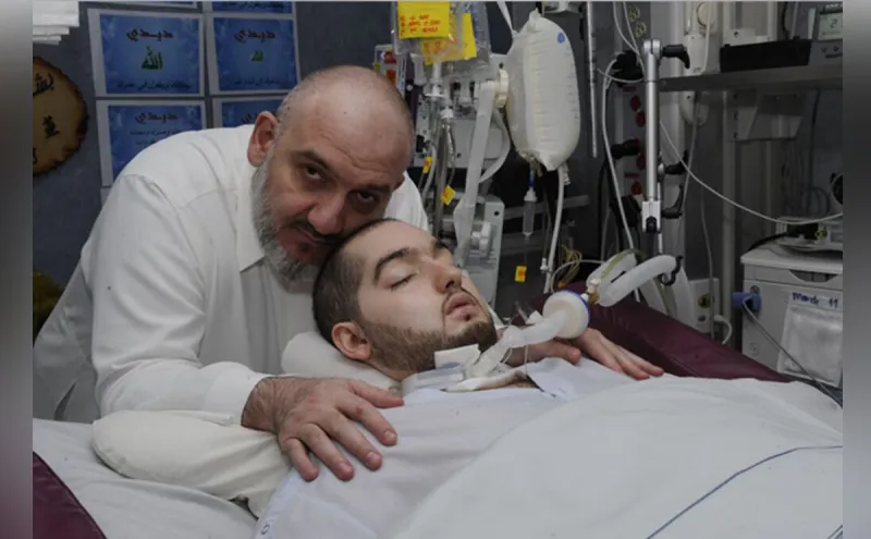 4 جراحين لإجراء عملية لنجل خالد بن طلال