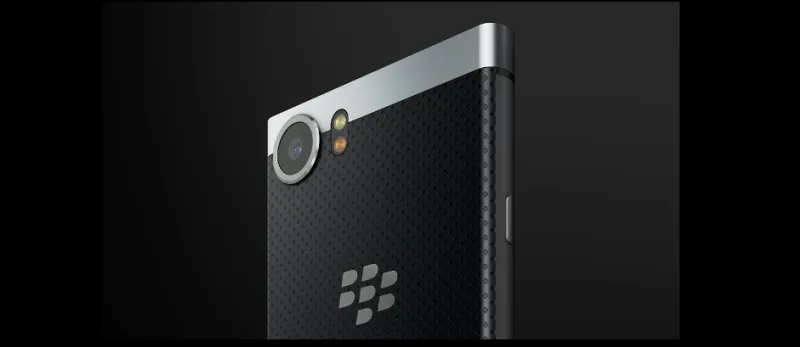 لعشاق «بلاكبيري».. إمكانيات وسعر هاتف Blackberry KEYone (فيديو وصور)