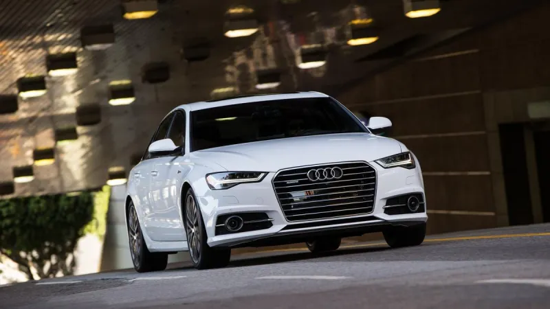 بالفيديو  نجاة طفل من الدهس أمام والده في السعودية