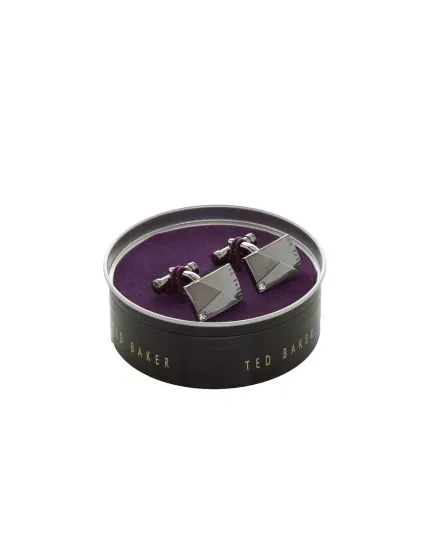 «بيكر» تكشف عن تشكيلة ربيع وصيف 2017 التي ملأت الدنيا وشغلت الناس