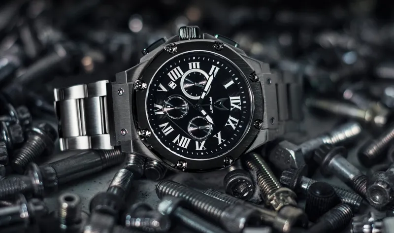 5 أخطاء ترتكبها عند ارتدائك لساعة اليد