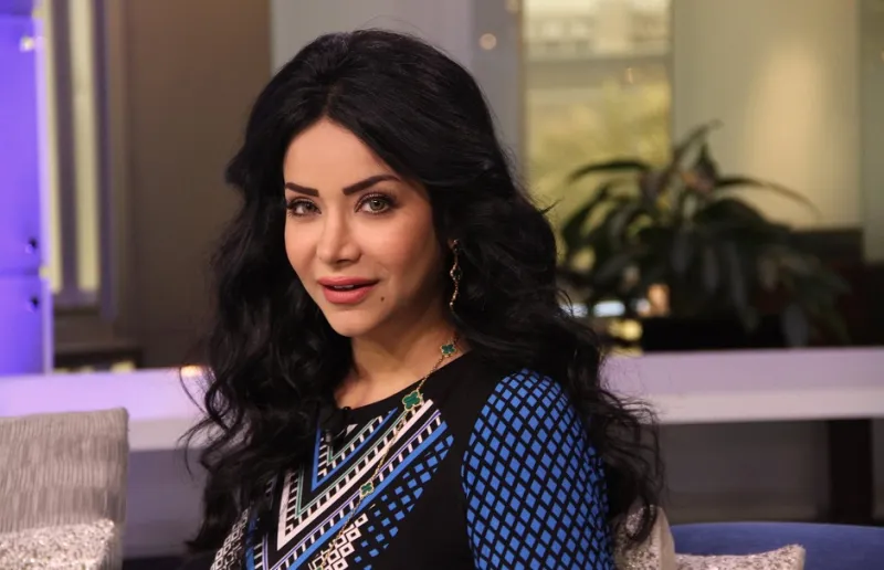  لجين عمران تطلق النار من رشاش آلي هذا من فضل ربي