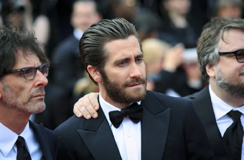 هكذا تحصل على إطلالة واثقة على طريقة جاك جيلنهال (صور)