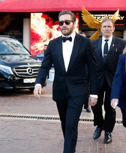 هكذا تحصل على إطلالة واثقة على طريقة جاك جيلنهال (صور)