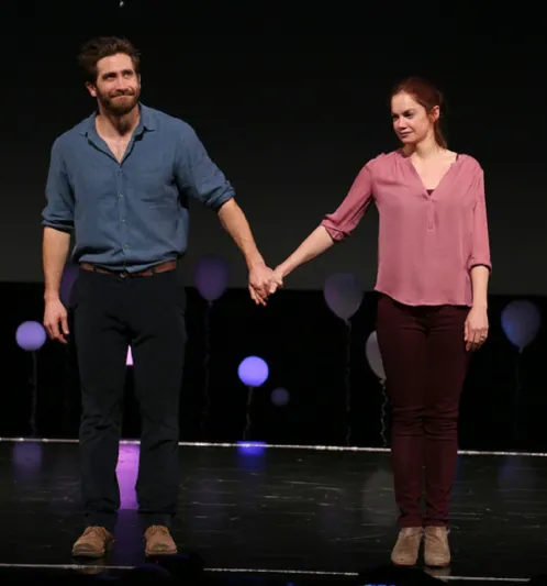 هكذا تحصل على إطلالة واثقة على طريقة جاك جيلنهال (صور)