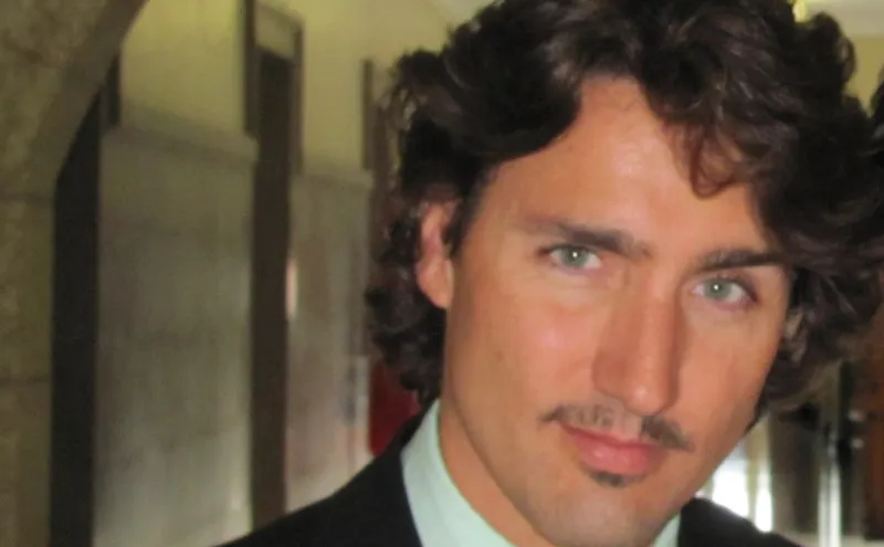 هوس بوسامة رئيس وزراء كندا بعد صور جديدة